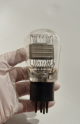 Zdjęcie oferty: Zabytkowa lampa elektronowa SATOR L43 