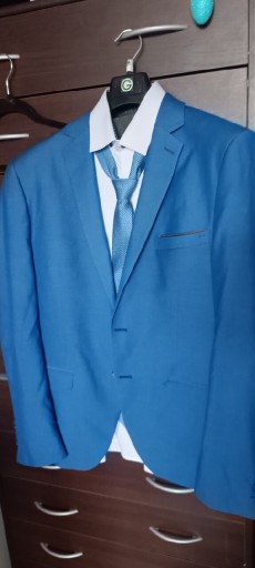 Zdjęcie oferty: Garnitur niebieski stan idealny+ koszula i krawat 