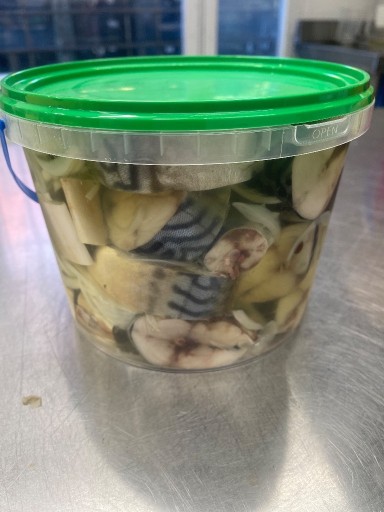 Zdjęcie oferty: Steki makreli marynowane z cebulą (2.5 kg netto)