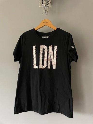 Zdjęcie oferty: Czarny Damski T-shirt New balanace rozmiar XL