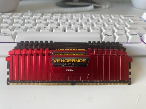 Zdjęcie oferty: RAM CORSAIR Vengeance LPX 3200MHz 2x4GB