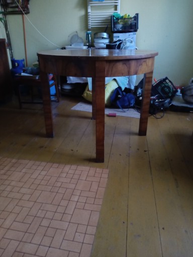 Zdjęcie oferty: Stół oraz komoda po babci cena po 200 zł za sztukę