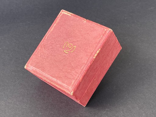Zdjęcie oferty: stare pudełko na zegarek biżuterię