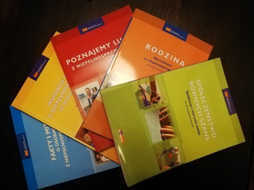 Zdjęcie oferty: Biblioteczka Przyjaciół Integracji Gorajewska