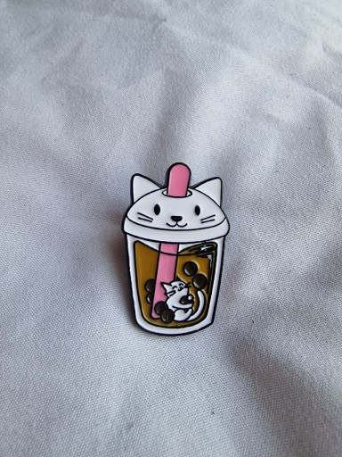 Zdjęcie oferty: Przypinka pin pi wpinka broszka kot bubbletea