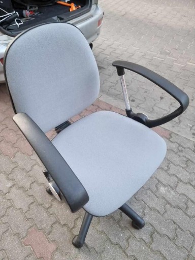 Zdjęcie oferty: Krzesło biurowe obrotowe podłokietniki Agata biuro