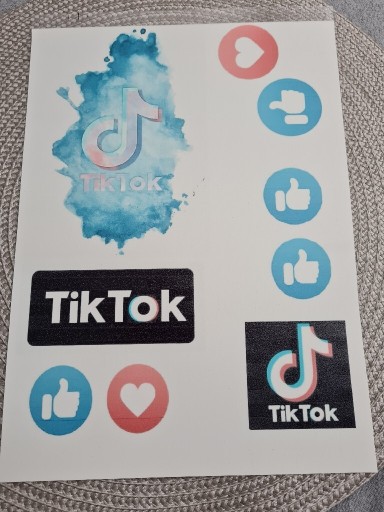 Zdjęcie oferty: Opłatek na tort tik tok