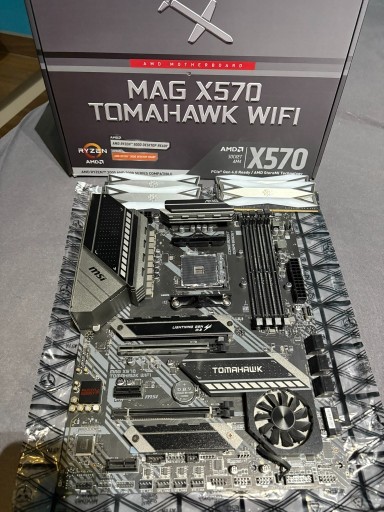 Zdjęcie oferty: Płyta główna MSI MAG X570 Tomahawk WiFi + 32 GB Ram 3600 MHz