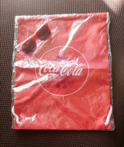 Zdjęcie oferty: Okulary słoneczne  i worek coca cola nowe