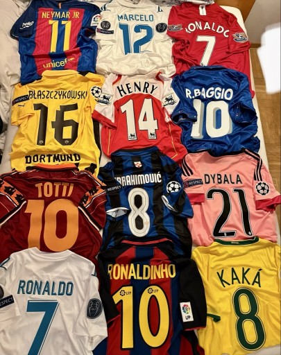Zdjęcie oferty: RETRO VINTAGE LEGENDY FUTBOLU KOSZULKI PIŁKARSKIE NOWE RONALDO NEYMAR KAKA