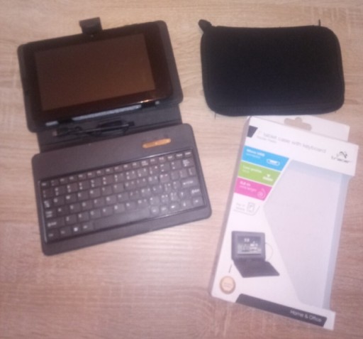 Zdjęcie oferty: Zestaw Tablet + ładowarka + klawiatura + etui