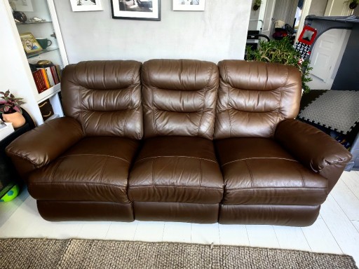 Zdjęcie oferty: Sofa skórzana, kolor czekoladowy 