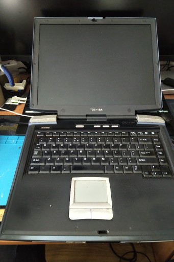 Zdjęcie oferty: Retro laptop Toshiba Satellite S2450-201