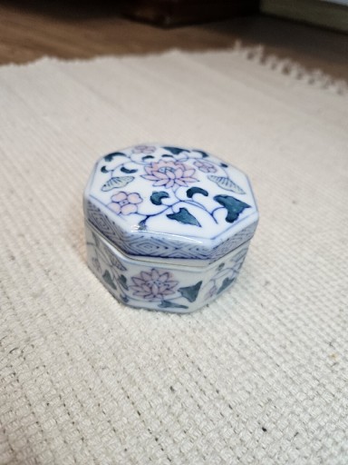 Zdjęcie oferty: Chińska porcelana szkatułka
