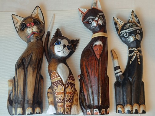 Zdjęcie oferty: Figurki kolekcjonerskie koty z drewna 