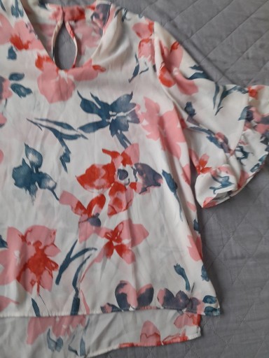 Zdjęcie oferty: Bluzka koszulowa, elegancka w kwiaty