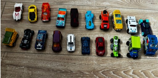 Zdjęcie oferty: Samochody Hot Wheels 20 sztuk, stan bardzo dobry