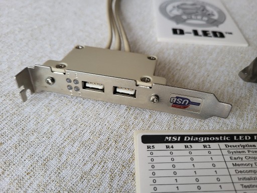 Zdjęcie oferty: śledź 2 gniazda USB z diodami D-led MSI