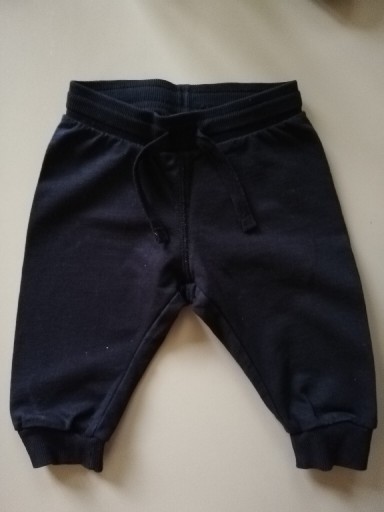 Zdjęcie oferty: Spodenki dresowe H&M rozm. 68