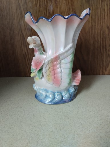 Zdjęcie oferty: Wazon figuralny iryzowany porcelanowy.
