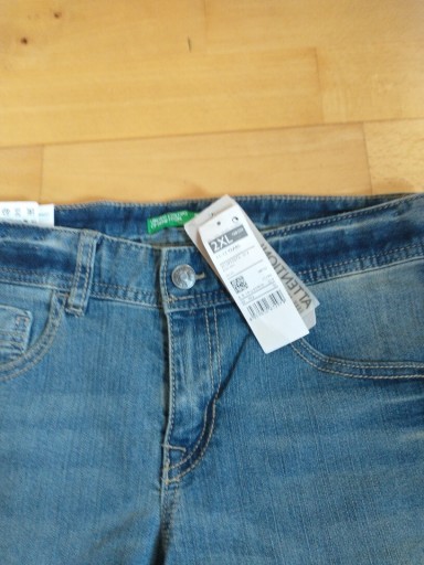 Zdjęcie oferty: Spodnie chłopięce firmy Benetton rozmiar 2 XL nowe
