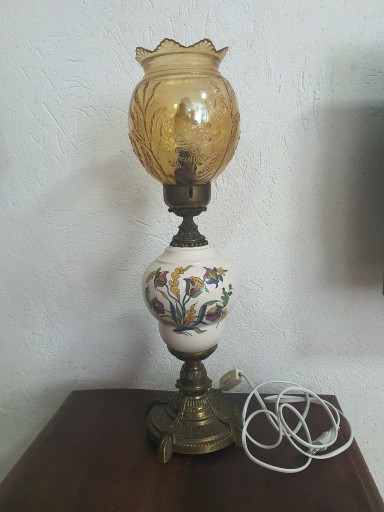 Zdjęcie oferty: stara  lampa naftowa przerobiona na elektryczną