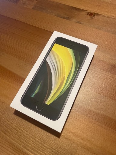Zdjęcie oferty: Smartfon Apple iPhone SE (2020) 64 GB czarny