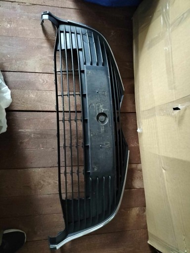 Zdjęcie oferty: Toyota Yaris III lift Grill kratka atrapa zderzaka