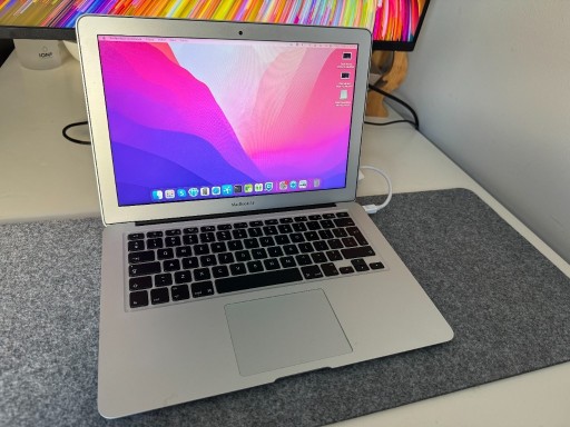 Zdjęcie oferty: MACBOOK AIR A1466 2015r 13,3" i5 8GBRAM 235 cykli