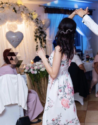 Zdjęcie oferty: Długa sukienka biala w kwiatki 