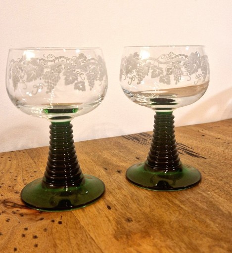 Zdjęcie oferty: 2 kieliszki do wina na zielonych nóżkach Remer