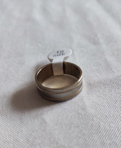 Zdjęcie oferty: Obrączka w kolorze srebrnym 19 mm