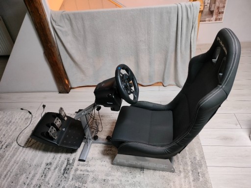 Zdjęcie oferty: Sprzedam PLAYSEAT wraz z Kierownicę  Logitech G923