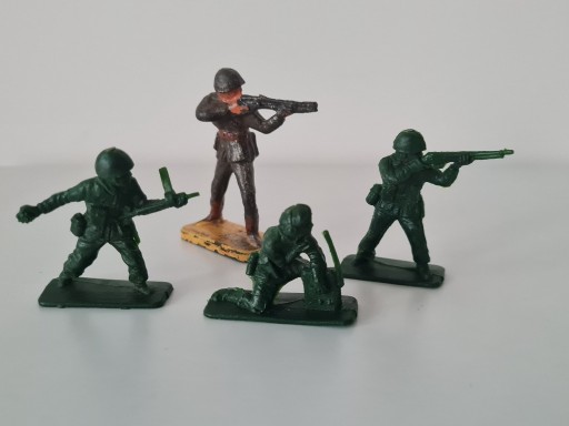 Zdjęcie oferty: kolekcjonerskie figurki  żołnierzyki