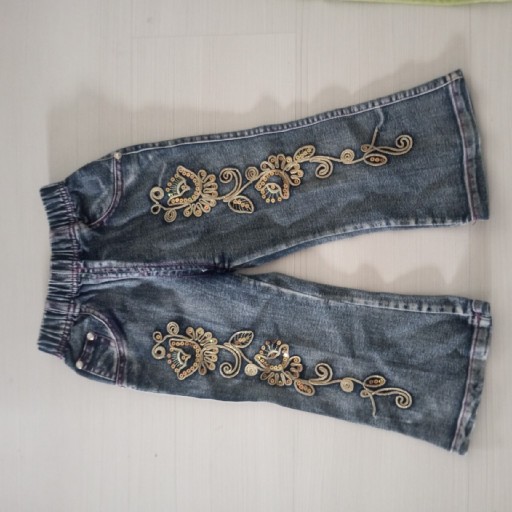 Zdjęcie oferty: Spodnie jeansowe dla dziewczynki z cekinami 2-3l