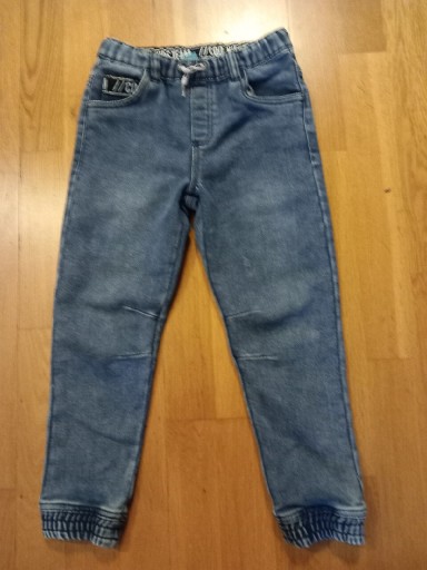 Zdjęcie oferty: Spodnie chłopiec jeans 122 