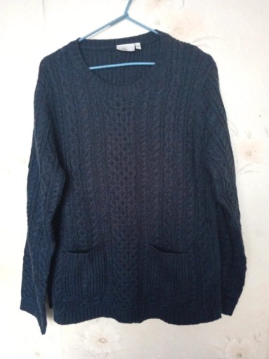 Zdjęcie oferty: Granatowy sweter z kieszeniami rozm m 100 % akrylu