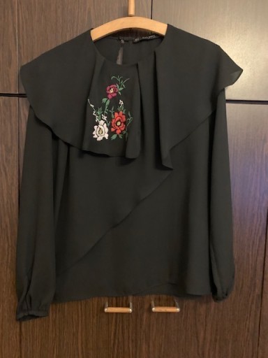 Zdjęcie oferty: Zara bluzka damska S czarna z haftem w kwiaty