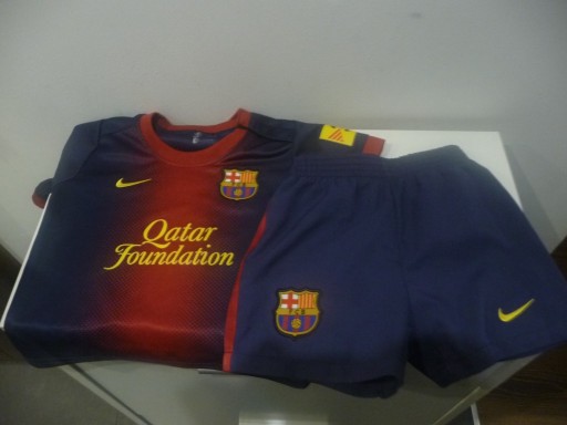 Zdjęcie oferty: Koszulka + spodenki Nike FC Barcelona 6-9 mies.