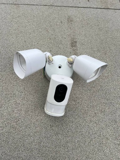 Zdjęcie oferty: Zewnętrzna kamera eufy Floodlight (model T8420)