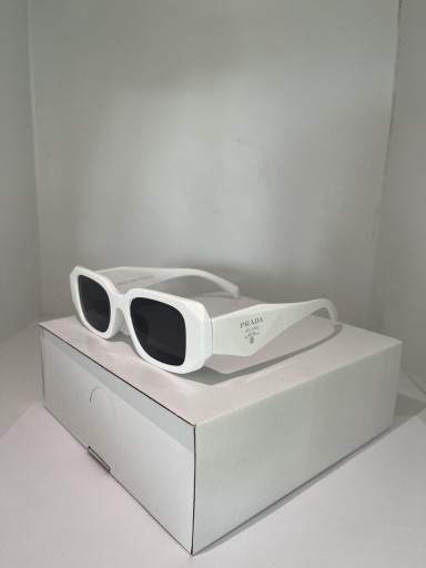 Zdjęcie oferty: Okulary przeciwsłoneczne Prada białe
