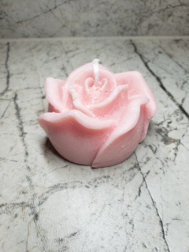 Zdjęcie oferty: Świeczka róża zapach waniliowym rose candle