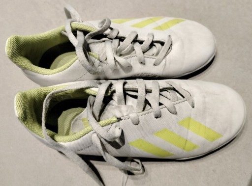 Zdjęcie oferty: Buty do piłki nożnej adidas rozm. 33