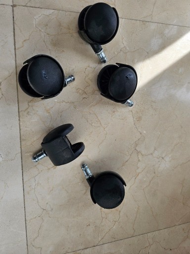 Zdjęcie oferty: Kółka do fotela obrotowego fi11 mm x 22 mm, średnica kółka 30mm