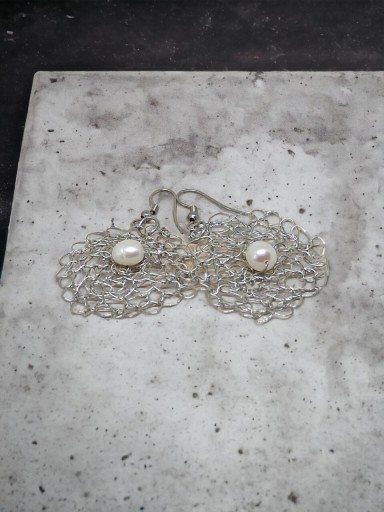 Zdjęcie oferty: Unikalne szydełkowe kolczyki z naturalną perłą