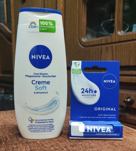 Zdjęcie oferty: Zestaw Nivea -  żel pod prysznic i balsam do ust 