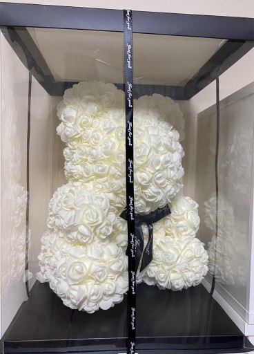 Zdjęcie oferty: Biały miś z róż
