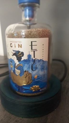 Zdjęcie oferty: Unikalna ozdobna lampa Etsu Gin