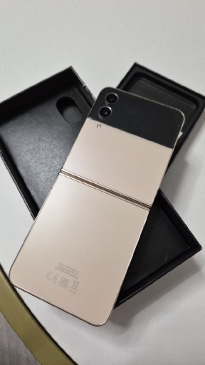 Zdjęcie oferty: Samsung Galaxy Z Flip 4 256 GB