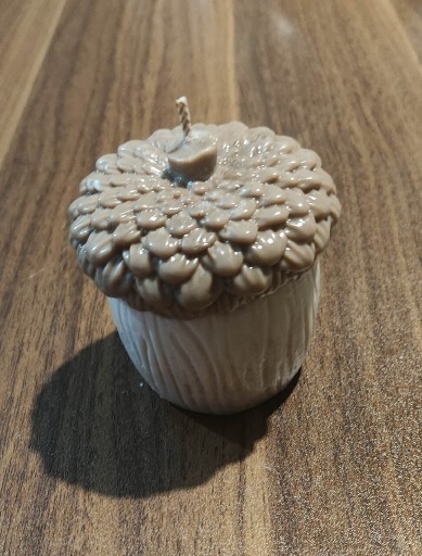 Zdjęcie oferty: Świeca sojowa "Acorn" o kremowym aromacie orzechowym